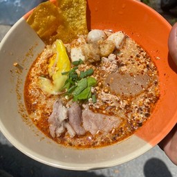 ก๋วยเตี๋ยวต้มยำ/น้ำใส หน้าตลาดนาชุม