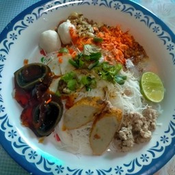 ก๋วยเตี๋ยวแห้งเส้นหมี่+ไข่เยี่ยวม้า