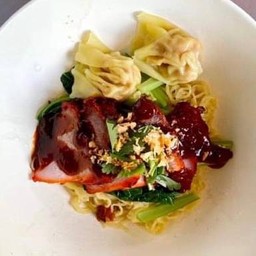 บะหมี่เกี๊ยวหมูแดง