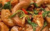 ผัดกะเพราไส้อ่อนตุ๋น (ไส้หวาน) ราดข้าว