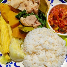 ข้าวแจ่วน้ำพริกไก่นึ่งผักต้ม