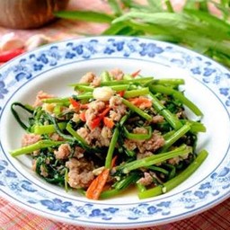 ผัดผักบุ้งหมูสับ ราดข้าว