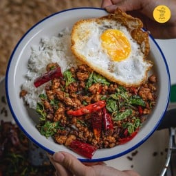ครัวบ้านแม่ (กระเพราพริกแห้ง) หนองจอก