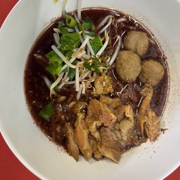 ก๋วยเตี๋ยวหมูตุ๋น