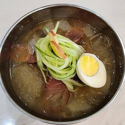 Naeng-Myeon With Sliced Beef (แนงมยอน กับเนื้อสไลซ์)