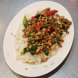 ข้าวราดผัดกระเพรา