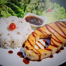 ข้าวหน้าปลาเซลม่อน + สลัด