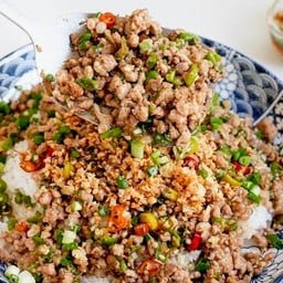 หมูสับคั่วพริกเกลือ (กับข้าว)