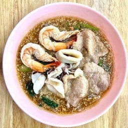 ราดหน้าบะหมี่กรอบรวมมิตร LM