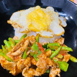 ข้าวผัดพริกแกง