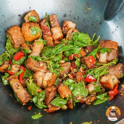 กะเพราหมูกรอบ