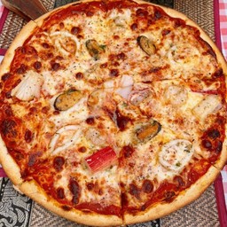 พิซซ่าหน้้สกุ้งค๊อกเทล