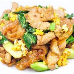 เส้นใหญ่ผัดซีอิ๊ว