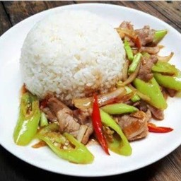 ผัดพริกอ่อนราดข้าว