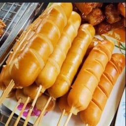 ร้านลูกชิ้นปลาระเบิด ตู้มมม พร้อมของทอดอื่นๆอีกมากมาย