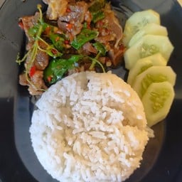 บีกะเพราเตี๋ยวตุ๋น&ขนมจีนบุฟเฟ่ผัก