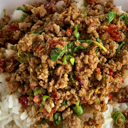 กระเพราหมูสับเป็นกับข้าว
