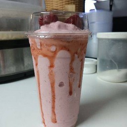 นมสดสตรอว์เบอร์รีปั่น