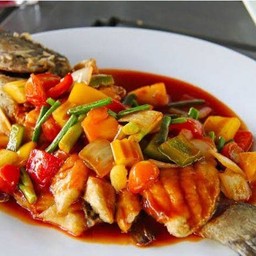 ปลากะพงทอดราดเปรี้ยวหวาน