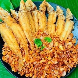 ปลาทรายทอดกระเทียม