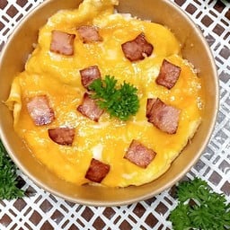 กะเพราเวียงพิงค์ บ้านอยู่ข้างกำแพง.สุดซอย