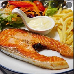 สเต็กปลาเซลม่อน + แป็บซี่ (โปรโมชั่น)