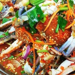 ยำกุ้งปูม้า