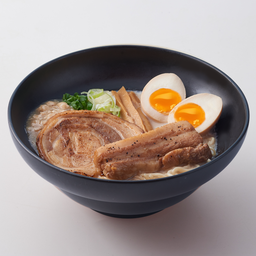 คาคูนิ & หมูชาชู ทงคตสึ ชิโอะ ราเมน