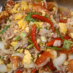 ผัดไข่ใส่จิ้นส้ม