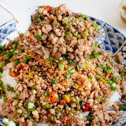 หมูสับผัดพริกเกลือ ราดข้าว