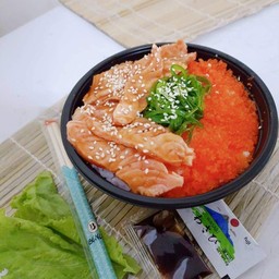 ข้าวหน้าปลาแซลม่อนเบิร์นไฟไข่กุ้ง