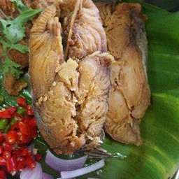 ปลาอินทรีย์เค็ม+เครื่องยำ