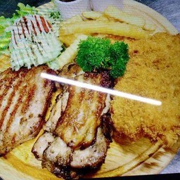 สเต็กรวมมิกซ์ (หมูนุ่ม +ไก่พริกไทยดำ+ปลาดอร์รี่ทอดกรอบ