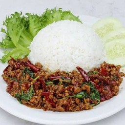 กระเพราราดข้าว