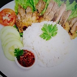 ข้าวหน้าเนื้ออบ + น้ำจิ้มแจ๋ว