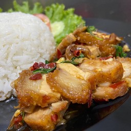 ข้าวราดกะเพราหมูกรอบ