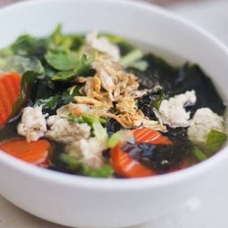 แกงจืดเต้าหู้หมูสับ สาหร่าย