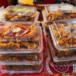 ยําปลาดุกฟูแม่ยายฟูจัง วัดโกรกกราก