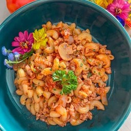 มักกะโรนีผัดซอสหมู