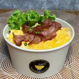 ข้าวหน้าไข่ข้นเบค่อน