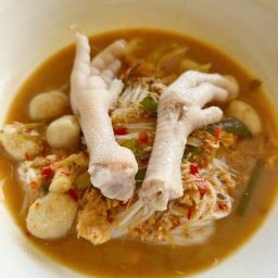 ร้านขนมจีนน้ำยาบุฟเฟ่ต์ผัก by แม่มาตา