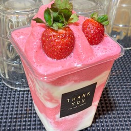 สตอเบอรี่สมูทตี้โยเกิร์ต