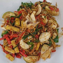 หมึกกระดองผัดฉ่า