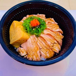 ข้าวหน้าแซลมอนเบิร์นไฟ