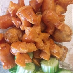 ไส้กรอกทอดหน้าโรงเรียน พร้อมน้ำจิ้ม+ผักสด