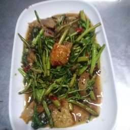 ผักบุ้งหมูกรอบ