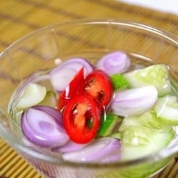 ผักและอาจาด