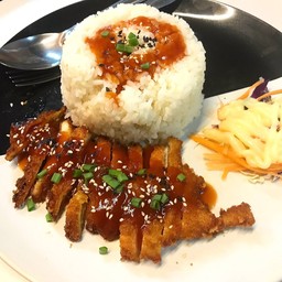 ข้าวไก่กรอบซอสทงคัตซึ