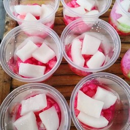 ทับทิมกรอบมะพร้าวกะทิ น้ำกะทิสด