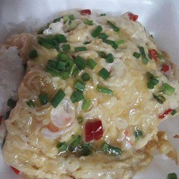 ข้าวไข่ข้นกุ้งต้นหอมพริกซอย